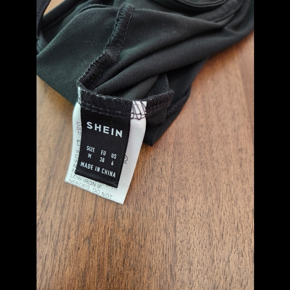 Black crop top - Picture 4 of 4